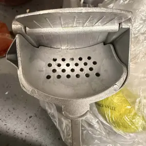 Hand Juicer Squeezer - Portable Multifunctional Manual Fruit Juicer Quiet Operation Easy Cleaning Detachable Head Press Sturdy Food Grade Juicermachine Kitchen Gadget Utensils photo review