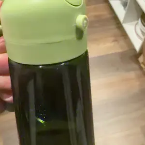 2PCS 2-in-1 Oil Dispenser & Oil Sprayer, 16oz / 470ml Olive Oil Bottle with Fine Mist Nozzle, Oil Spray Bottle for Cooking, Air Fryer & Salad (Black & Green) photo review