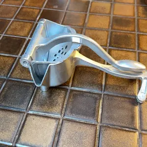Hand Juicer Squeezer - Portable Multifunctional Manual Fruit Juicer Quiet Operation Easy Cleaning Detachable Head Press Sturdy Food Grade Juicermachine Kitchen Gadget Utensils photo review