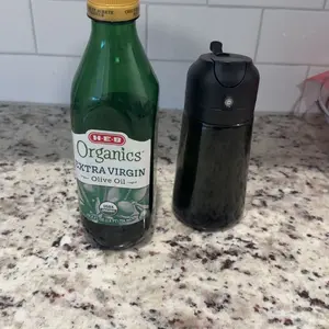 2PCS 2-in-1 Oil Dispenser & Oil Sprayer, 16oz / 470ml Olive Oil Bottle with Fine Mist Nozzle, Oil Spray Bottle for Cooking, Air Fryer & Salad (Black & Green) photo review