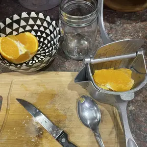 Hand Juicer Squeezer - Portable Multifunctional Manual Fruit Juicer Quiet Operation Easy Cleaning Detachable Head Press Sturdy Food Grade Juicermachine Kitchen Gadget Utensils photo review
